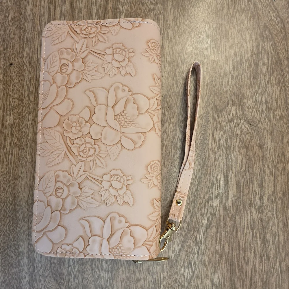 WisePoint Floral Embossed Wristlet Wallet Polyurethane Leather New